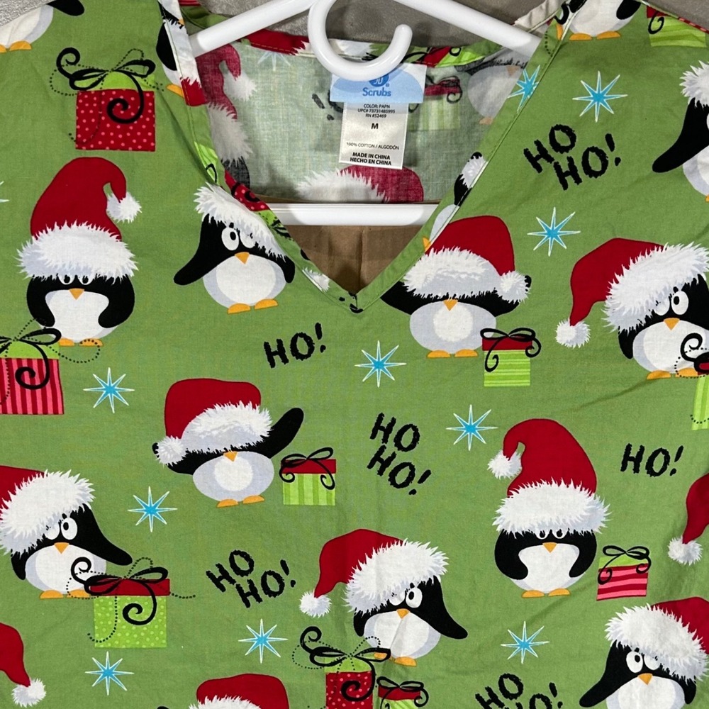 SB Scrubs Christmas Penguin V-Neck Top Green Holiday Nurse Medical Size Medium